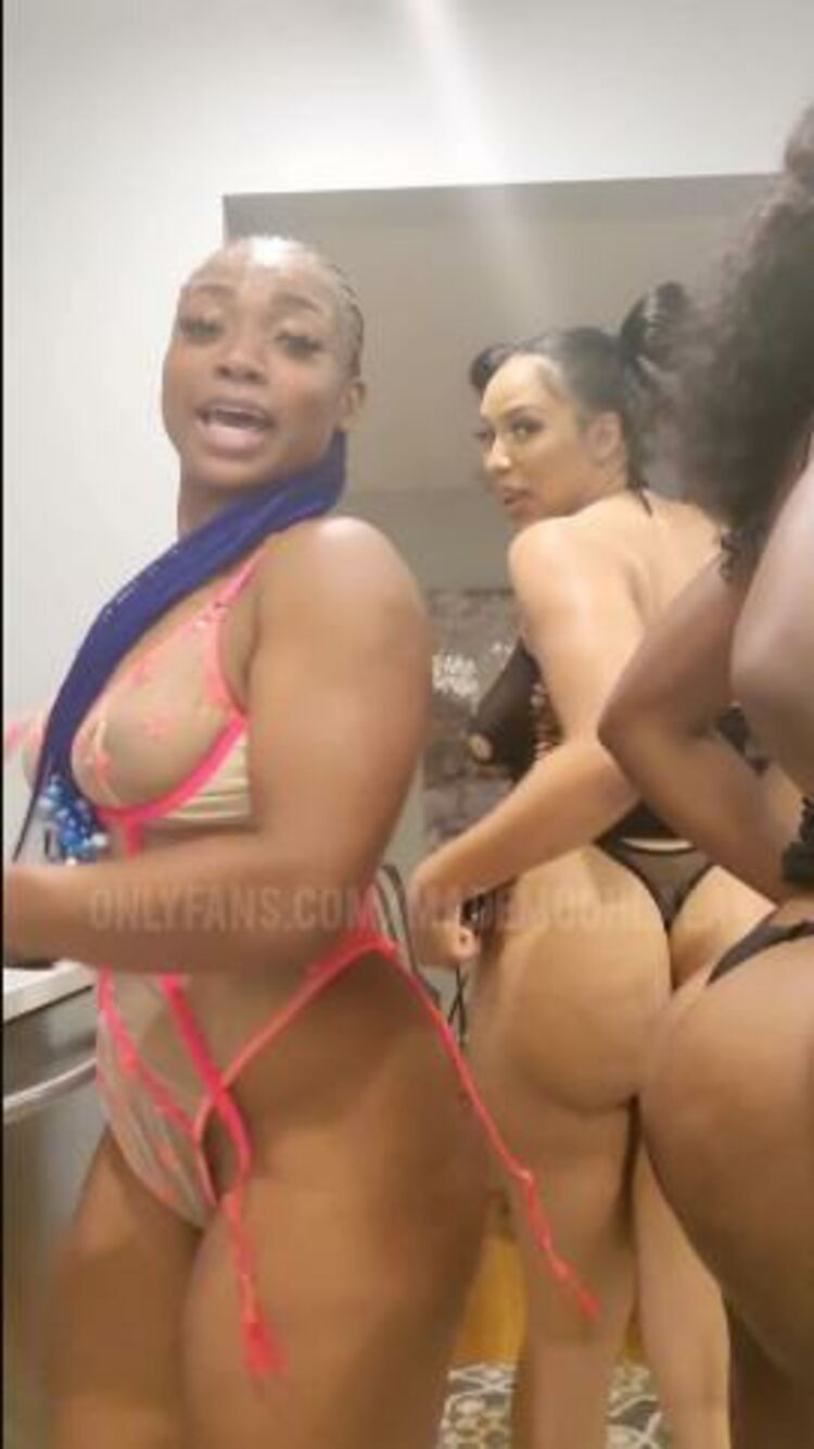 Mademoohlala / Onlyfans - bts with samira therealtylercamile tip this post to see all of our pretty pussies p 30-06-2021 - Posing