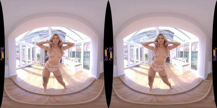 Look At Me - Big Tits Blonde Striptease Gear vr