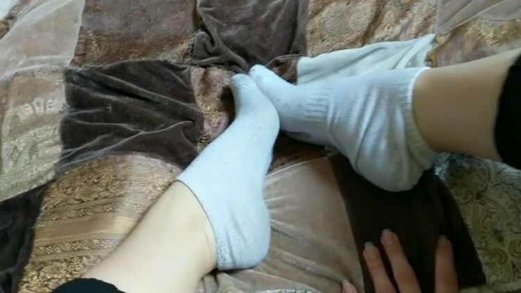 White ankle socks joi