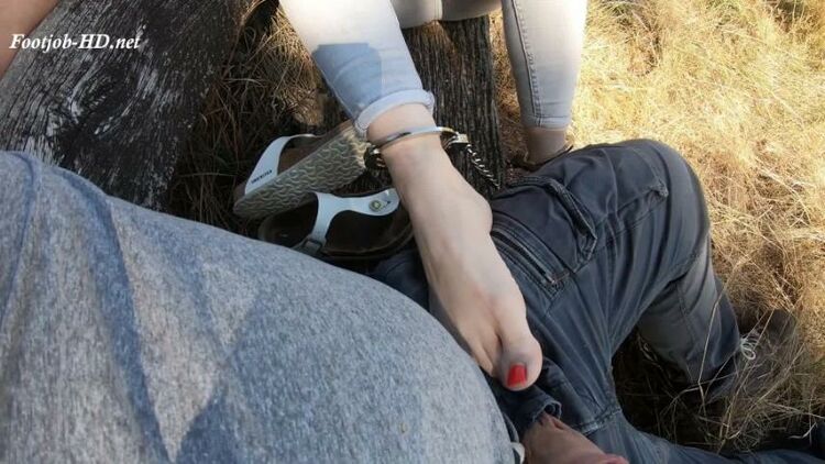 Outdoor – Footjob