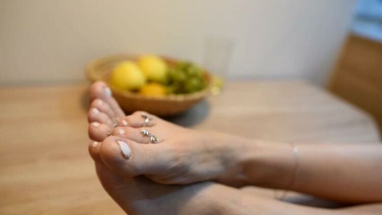 Czech Soles - Pretty neighbour wants a foot massage