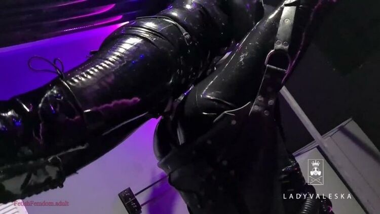 Lady Valeska – Silent Heavy Rubber Strap On Fucking