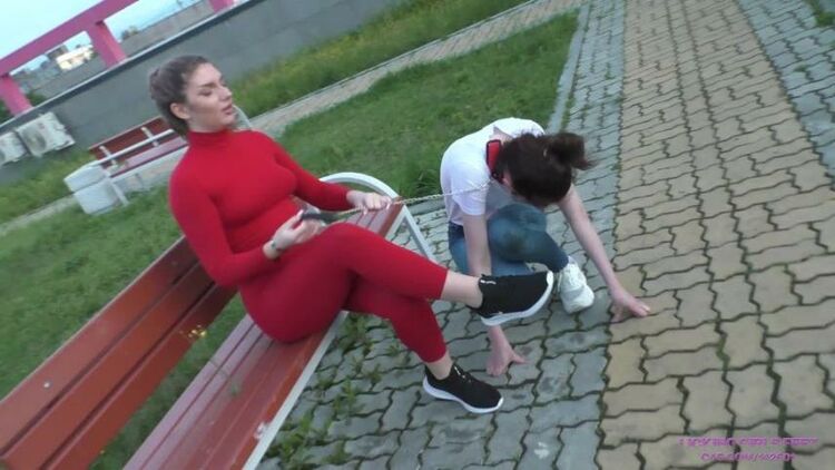 Licking Girls Feet – Lets take a walk together – Outdoor humiliation