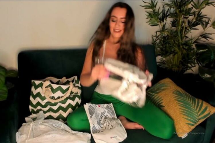 VitaminMia / Onlyfans Vitaminmia - unboxing of goodies from another mfc model i met recently aussiecosplay go see her and 29-11-2020 - OnlyFans