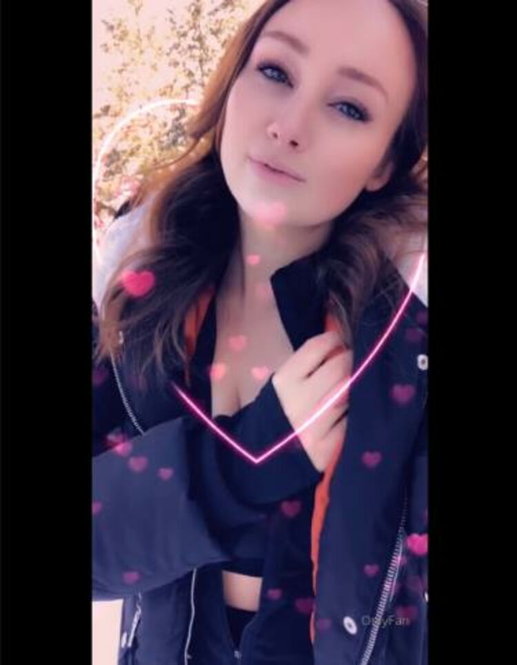 Scarlet Ryan / Onlyfans Scarletryan - did some hiking on my trip it was a little cold 30-10-2019 - Fetish