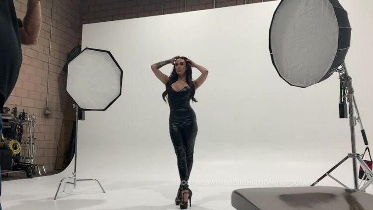 Lindsey Leigh – May 2019 BTS Photoshoot – Femdom Pov, Latex