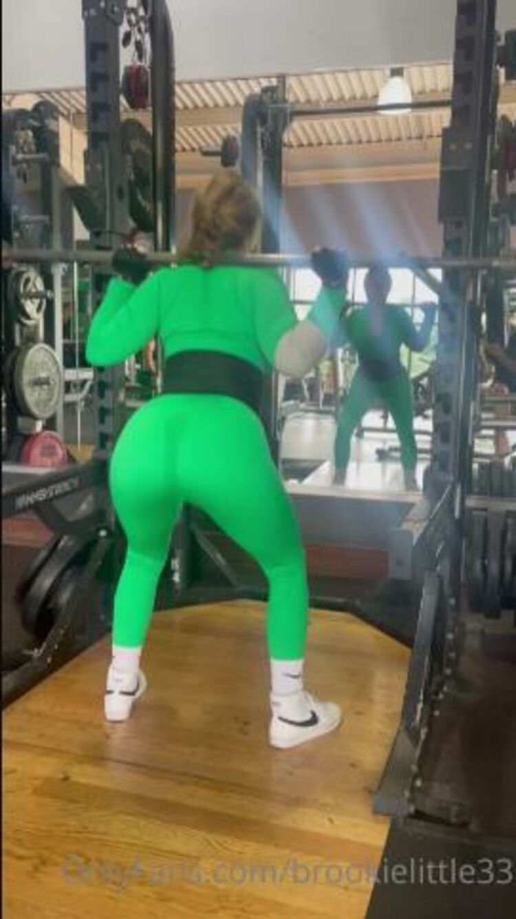 Brookie Little - brookielittle33 / Onlyfans Brookielittle - squats and more squats in my tight green leggings 30-05-2022 - Legs