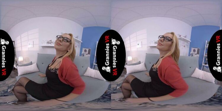 Mia Evans - Mature in Glasses Oculus Rift