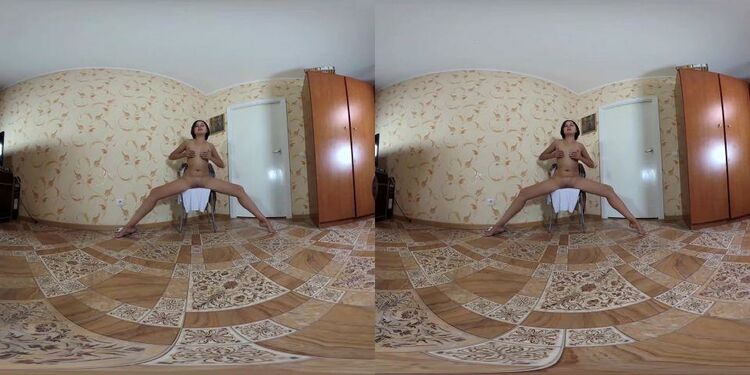 Hot Teen Karina in White - Karina Gear vr