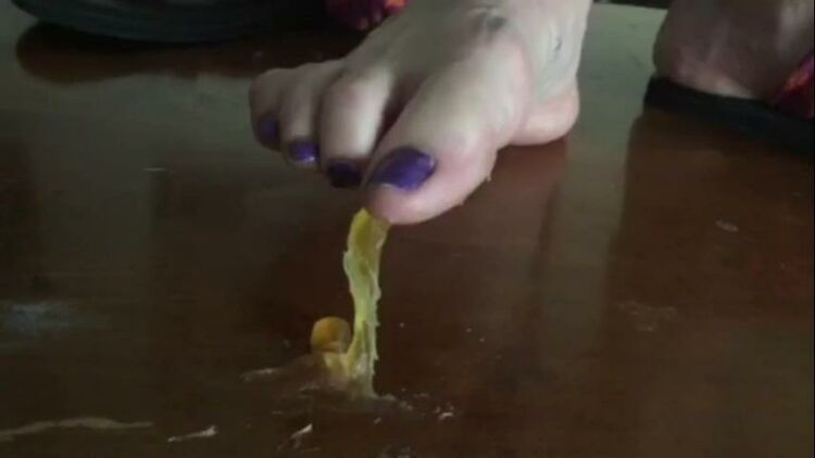 Gummy worms t die foot(porn)