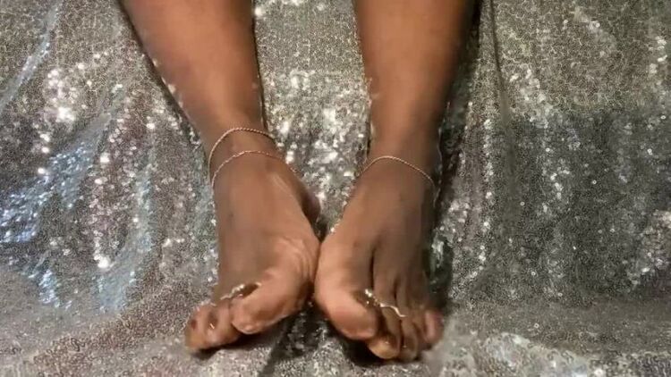 Kittys pretty chocolate feet toe rings and anklets with painted toes(porn)