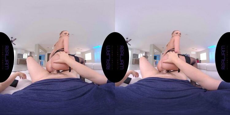 Posing Hottie Emma Hix - Oculus Rift