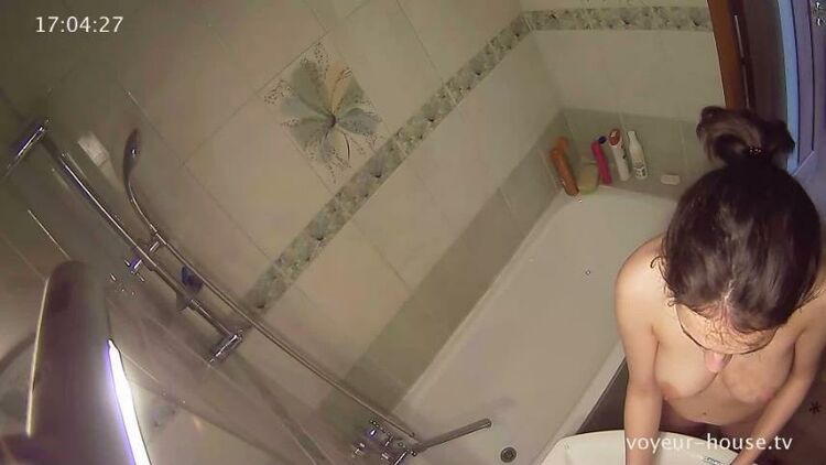 Voyeur-house.tv- Silvia washing her face