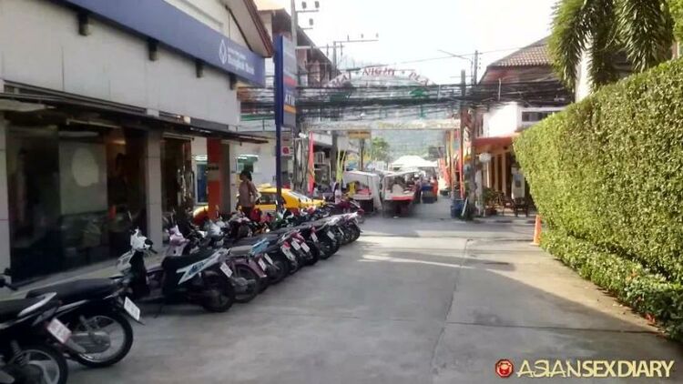 Thai street teen allose