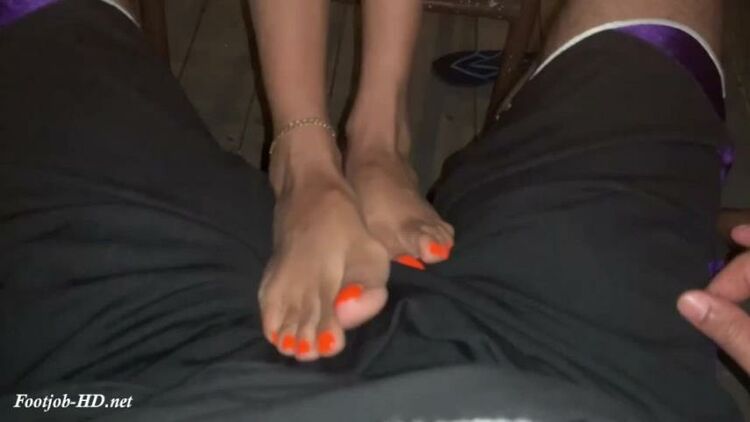 Soles Show & Tease Lead To FJ – QueenYesseniasFeet