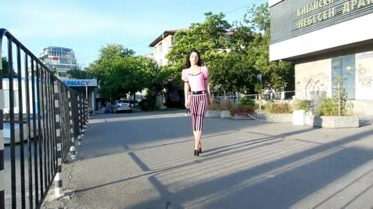 Sunny day wearing a Latex Catsuit and High Heels in Public - High Heels