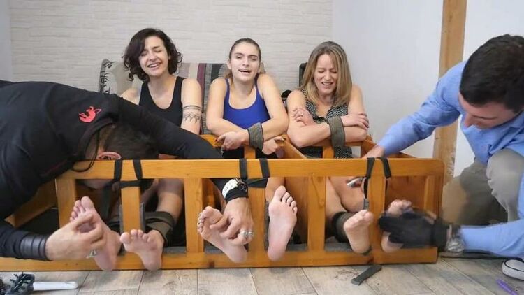 FrenchTickling – 6 Ticklish Feet For 2 Lucky Ticklers