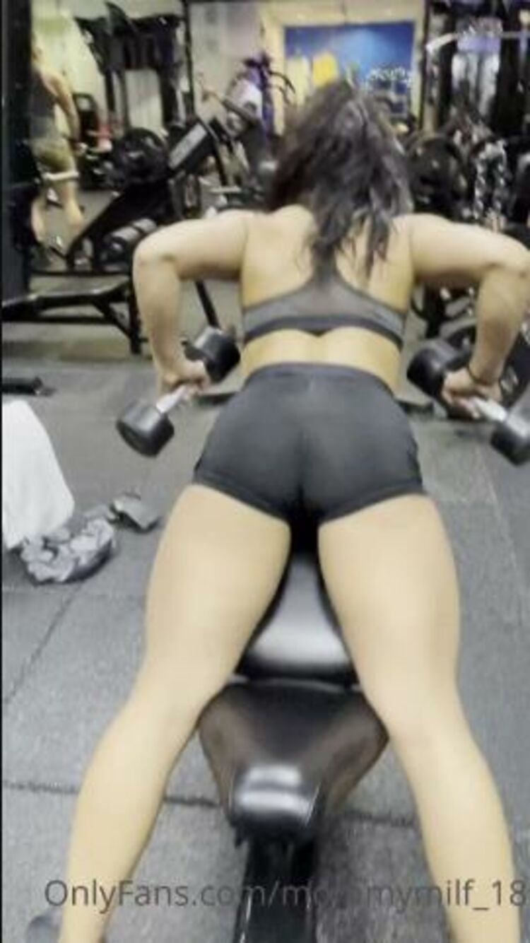 Mommymilf / Onlyfans - back workout in my booty shorts dont you love just watching my ass 19-12-2020 - Milf