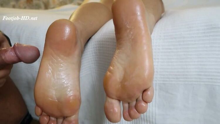 Cumshot on the feet of another’s wife – Princess Diana