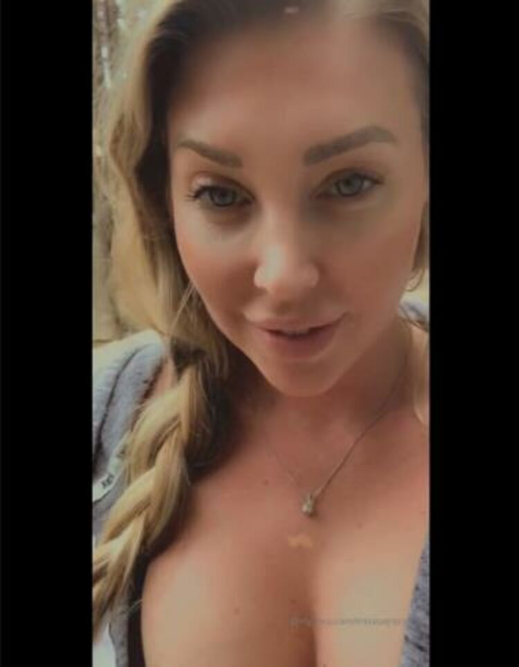 Samantha Saint - misssaintxxx / Onlyfans Misssaintxxx - daily dose of sam serving up pizza and titties who wants some 29-03-2020 - Fetish