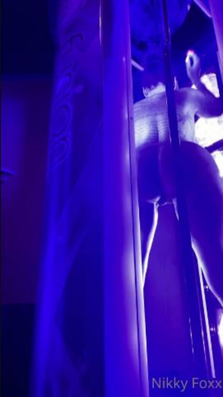 Nikky Foxx / Onlyfans Itsnikkyfoxx - ah this new tanning bed was so cool naturally get excited to make a video for my fans 20-01-2022 - Fetish