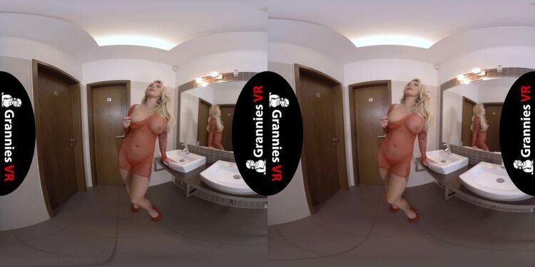 Jarushka Ross – Alone In The Restroom