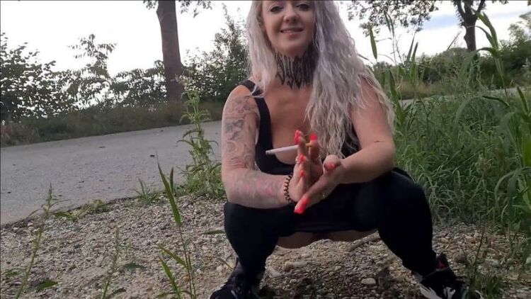 Valery_Venom - Perverser Outdoorpiss mit Vika - Ich konnte nicht mehr