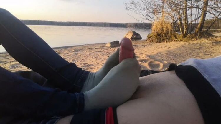 Oksifootjob – Public Footjob And Socksjob On The Beach 1920×1080 HD