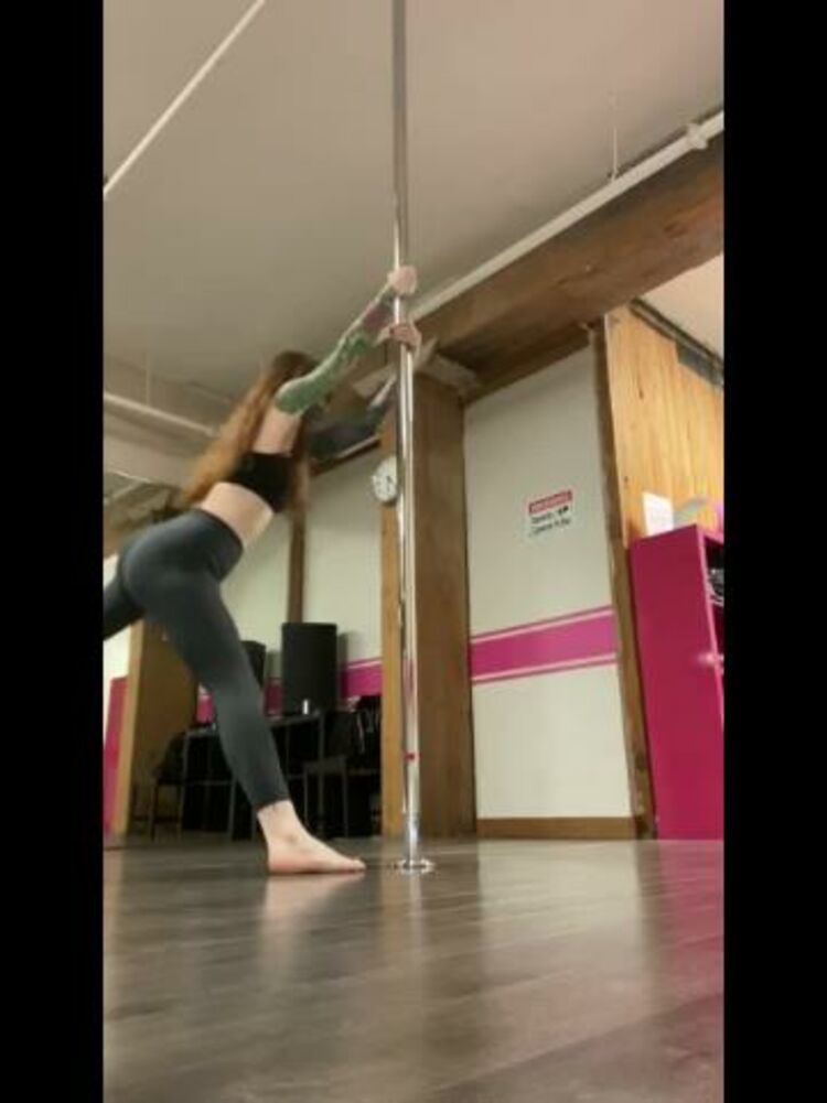 GoAskAlex / Onlyfans Goaskalex - my pole dance classes are going so well i just wanted to share an update 30-09-2020 - Dancing