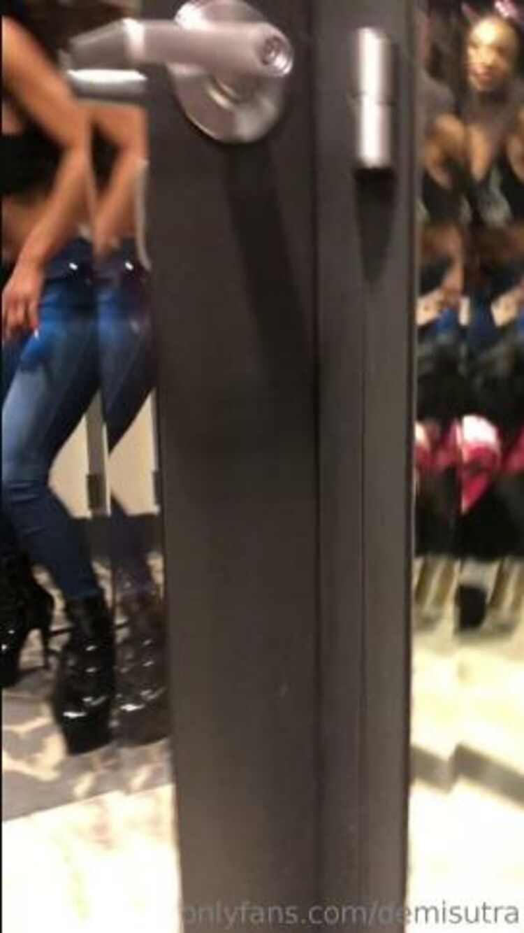 Demi Sutra / Onlyfans Demisutra - i honestly have no idea whats even happening here lol babys first avn was lit 30-01-2019 - African