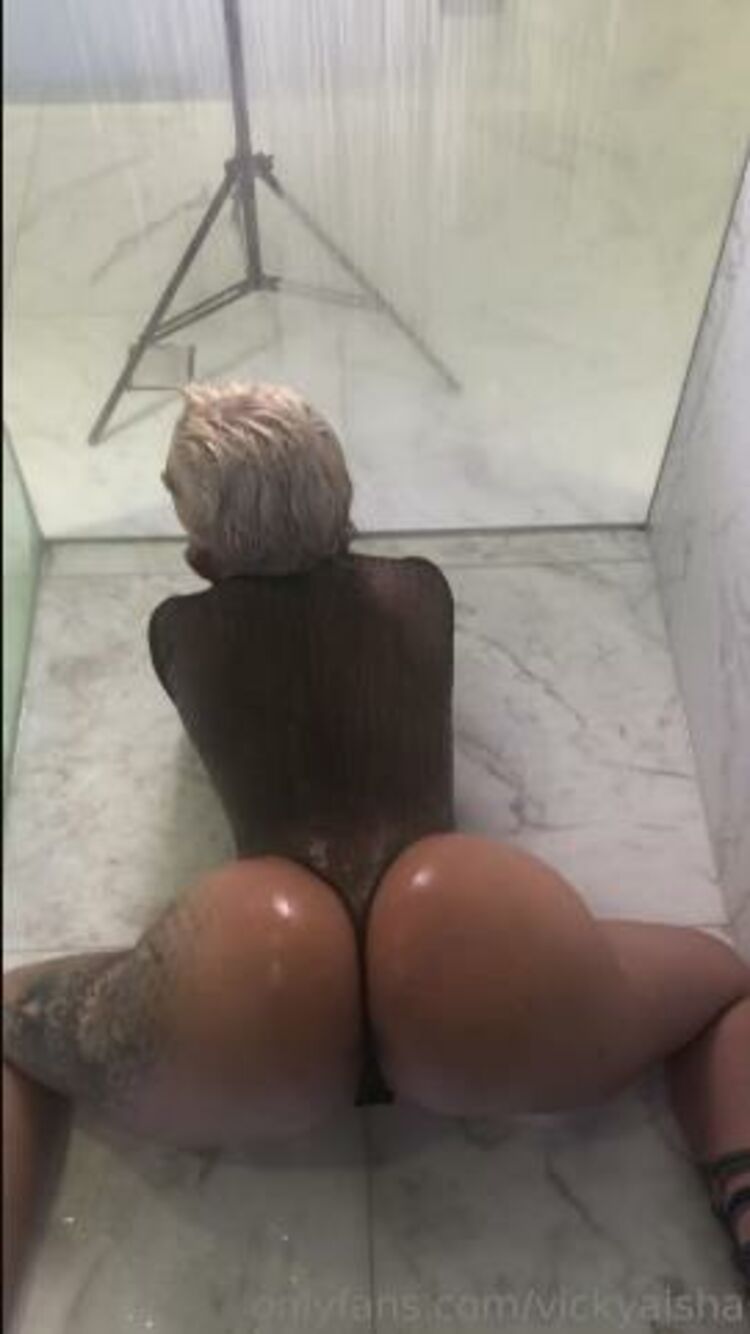 Vicky Aisha / Onlyfans Vickyaisha - you guys wanted the back view so here it is 03-05-2019 - African