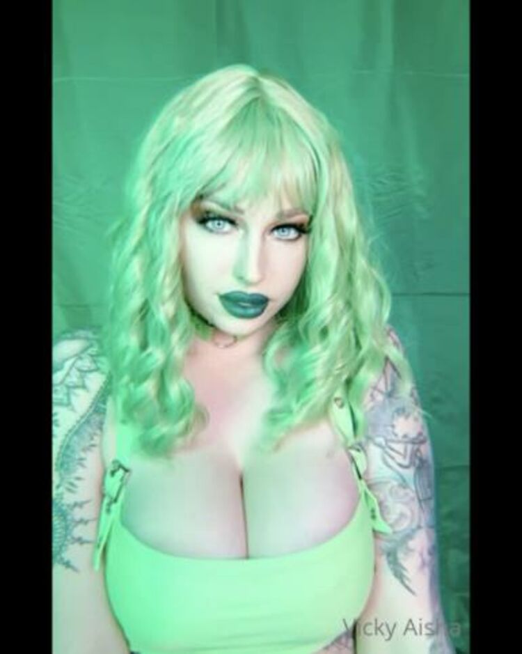 Vicky Aisha / Onlyfans Vickyaisha - wanna see the full video go check it out in your inbox or tip me on this post and i 18-03-2021 - Posing