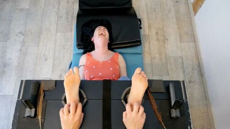 FrenchTickling – We Never Seen Such Ticklish Feet To The Feathers