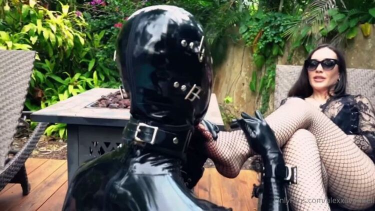 Alexxa Von Hell – Feet and ass worship by the pool with my 2 gimps – Femdom