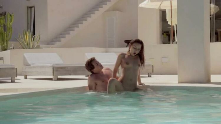 Ivy Romantic Sex In Pool