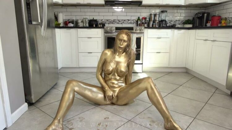 Amiee Cambridge – Cum For My Gold Covered Body – Instructions, Jerkoff Command