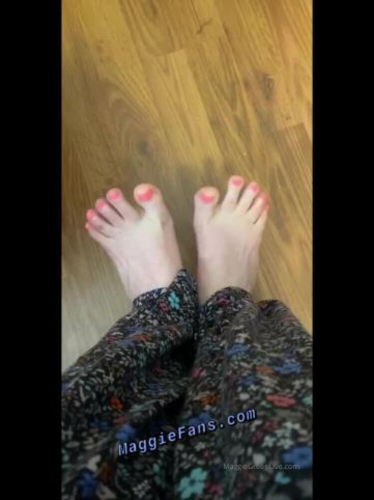 Maggie Green - maggiegreenlive / Onlyfans Maggiegreenlive - like my freshly pedicured feet for all my foot fans 24-02-2020 - Foot