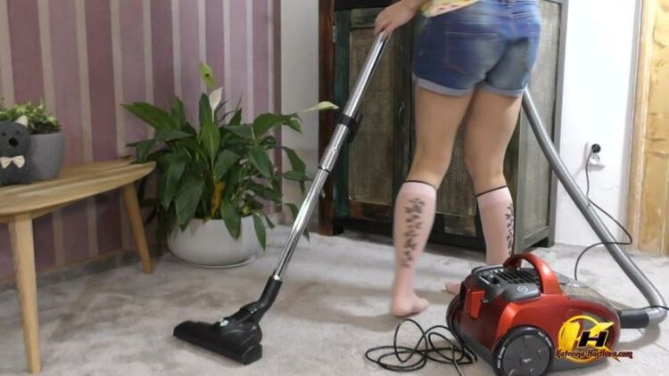 Katarina Dubrova - Vacuuming floor and my Boobs and Pussy suck (FullHD)