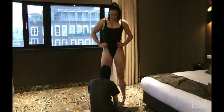 Miss Monro - Dominating a short hotel manager (SD)