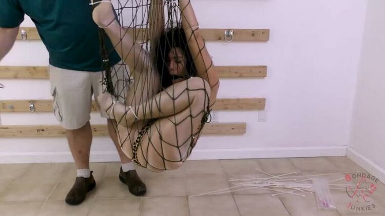 BondageJunkies - Kim vs. Catch and Release