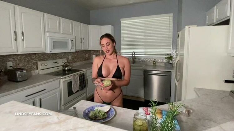 Lindsey Leigh - Trophy Wife Makes You A Sandwich