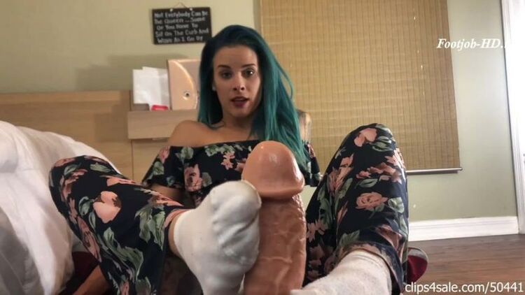 Caught Sniffing Sleepy Stepmom Stinky Dirty Socked Feet Cumblast Footjob – Bratty Babes Own You