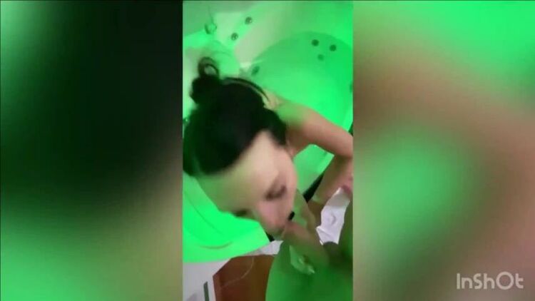 Hanna_Handsome - Im Urlaub im Jacuzzi ueberrumpelt - Darf man sowas