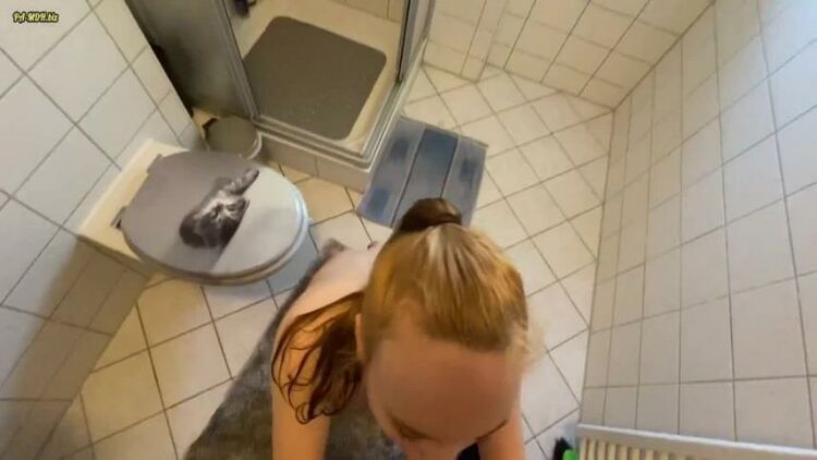 Leni_Lizz - So dreist - Nachbar bespannt mich - Mit Dildo in der Dusche