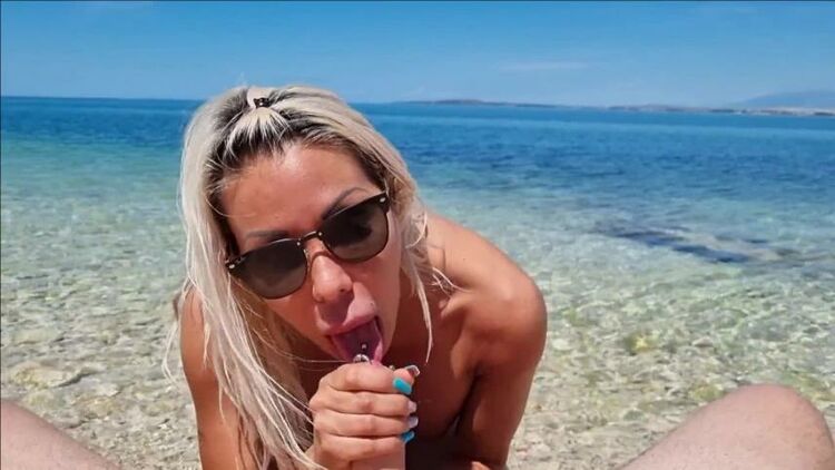 DanielaCoraHansson - Mega Public Blowjob am Strand von Kroatien