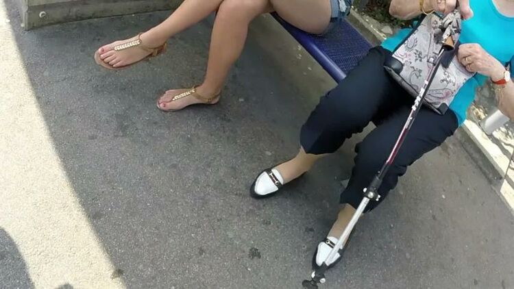 Best 2018 sexy teen milf legs crossed toes amar voyeur candid feet 43!