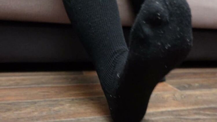 Foot fetish sexy Girl show feet foot in tights pantyhose nylon black kn! FEET PORN -