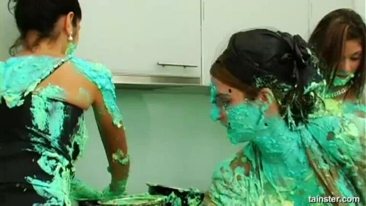 Fluorescent Goo Food Fight - Tera Joy, Sarah Twain - Deborah Wells Porn Casting on euro flip flop fetish