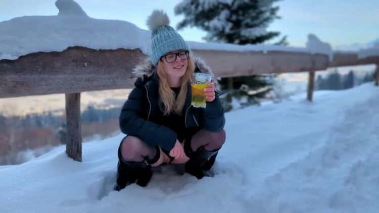 Mia_Adler - PISS und DRINK - Skiwasser auf da Oim - Mogst a an Schluck