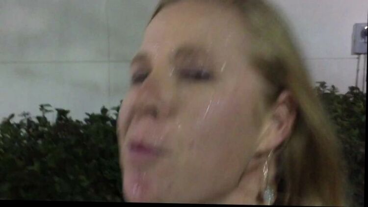 MilfBecca - Convenience Store Cumwalk Facial -